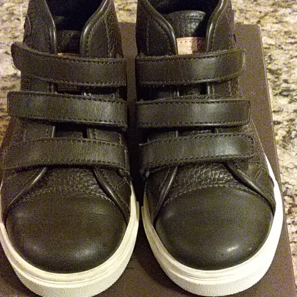 Sneakers - Picture 2 of 4